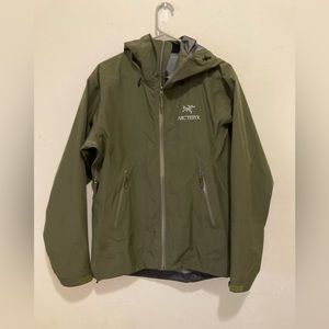 New w/0 tags Arc’teryx beta Lt rain jacket men’s S